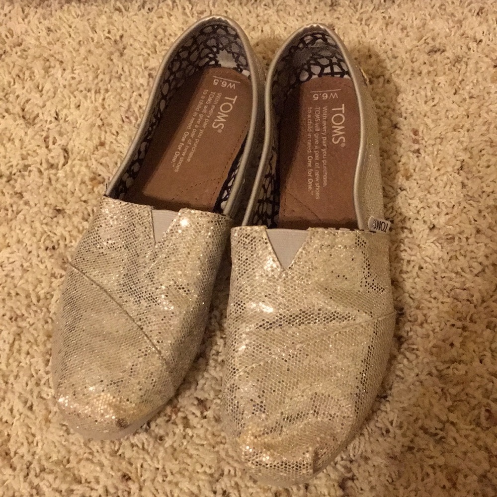 SILVER SPARKLY TOMS